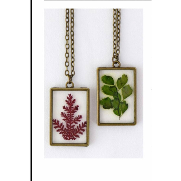 NEW Pressed Dried Flower Botanical Resin Necklace - Green Fern or Red Flower - Picture 4 of 7